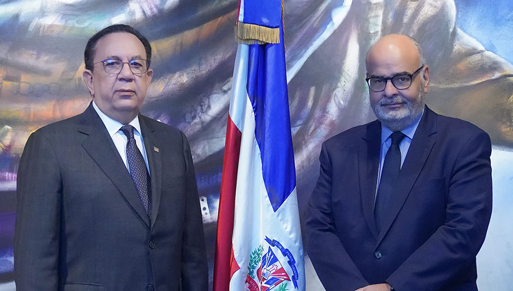 Gobernador Banco Central recibe misión del FMI para evaluar desempeño de la  economía dominicana