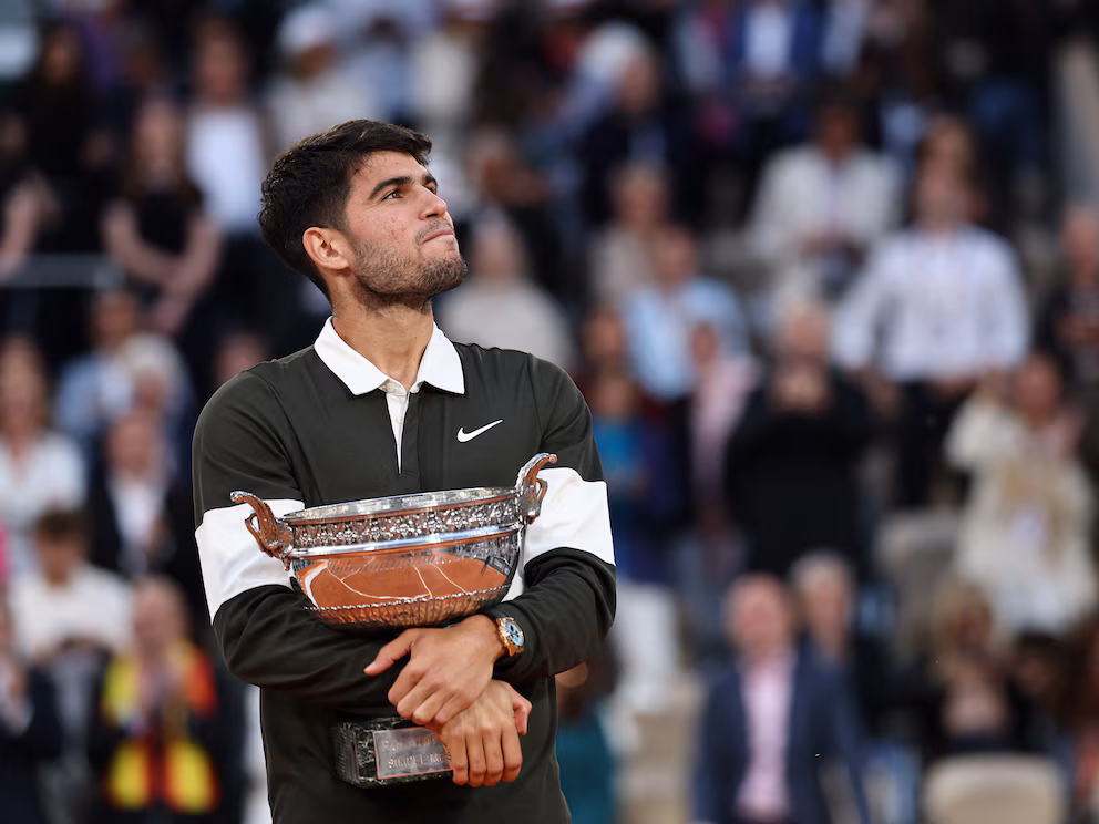 Carlos Alcaraz venció en cinco sets a Jannik Sinner y se quedó con la final más larga de la historia de Roland Garros