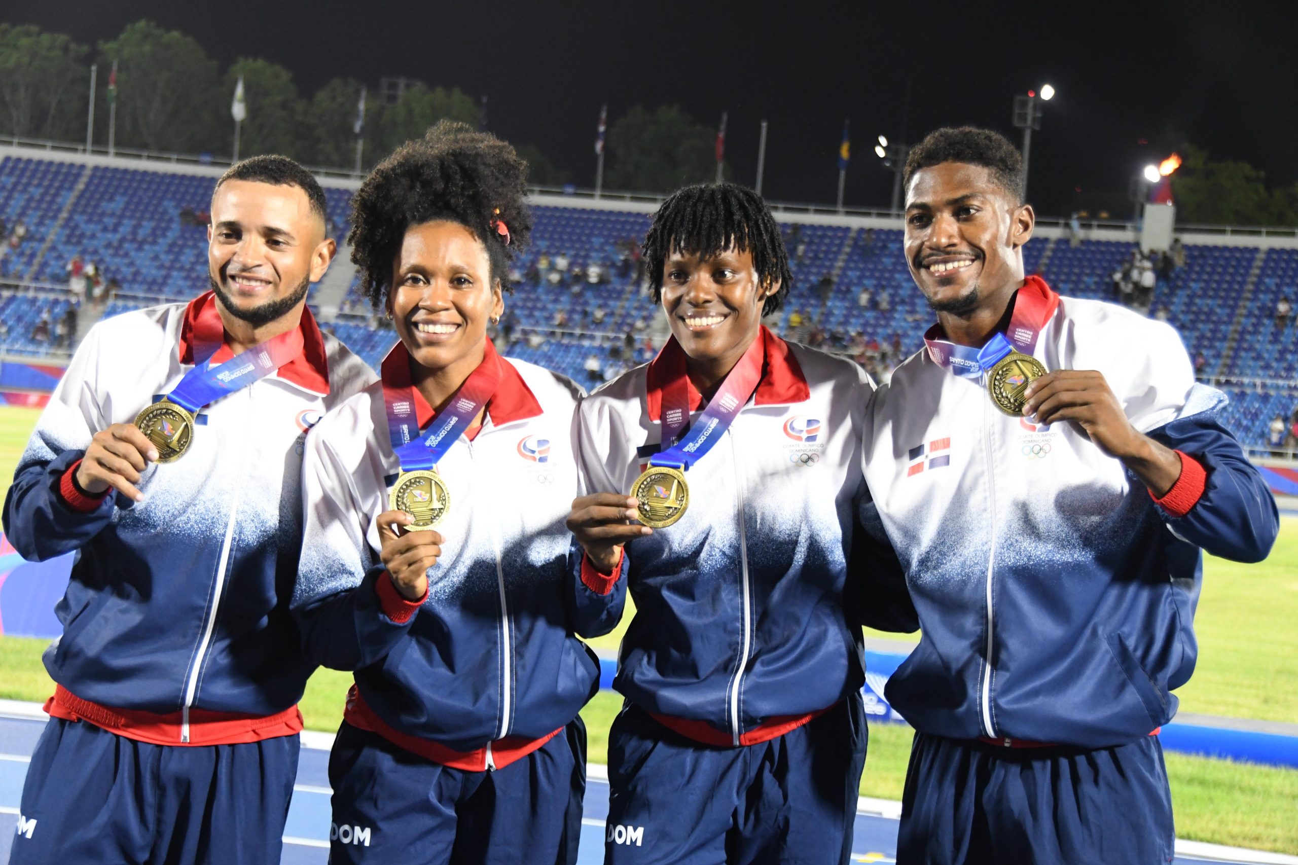 Cuarteta mixta dominicana ganadora del oro y récord en los 4x400 metros de Santo Domingo 2026