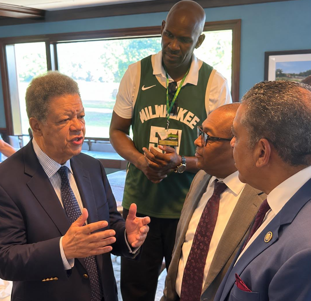 Leonel Fernández durante un encuentro con representantes de la comunidad dominicana en Nueva York.